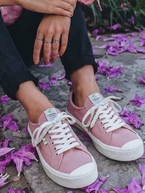 Cariuma Oca Low Sneakers Women's US 10.5 Rose Red Canvas Lifestyle HAWK1800